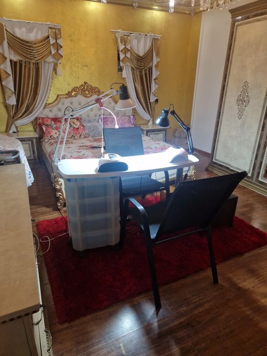 Sunt tehnician de unghii