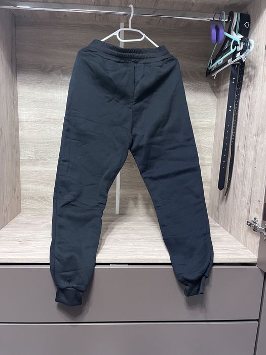 Pantaloni stil essentials