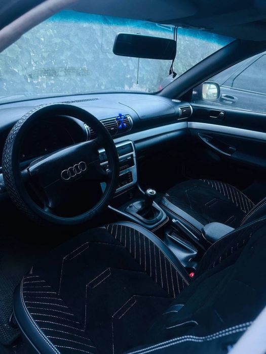Audi A4, B5.