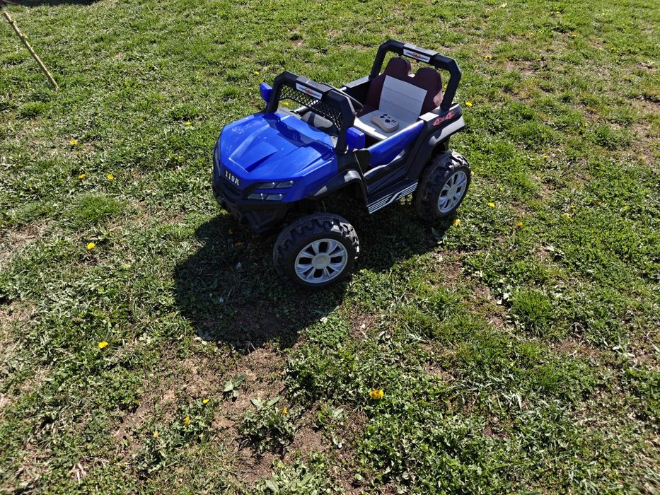 Masinuta electrica 4x4