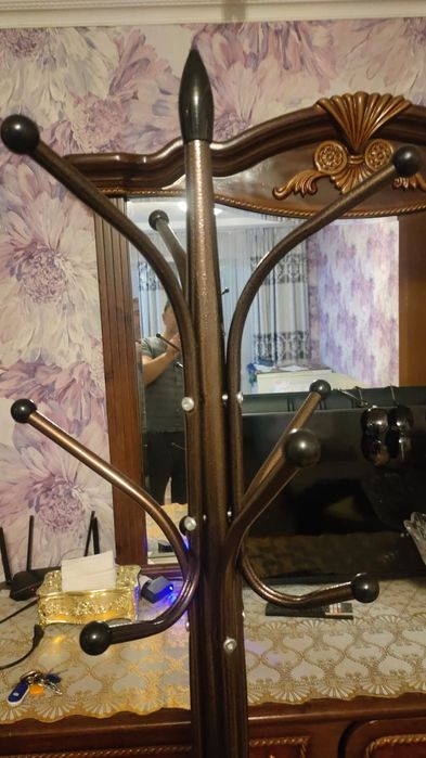 Продам вешалку для одежды