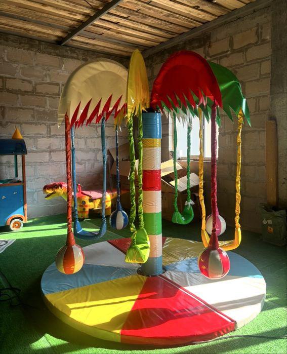 Корусель для парке новый детский