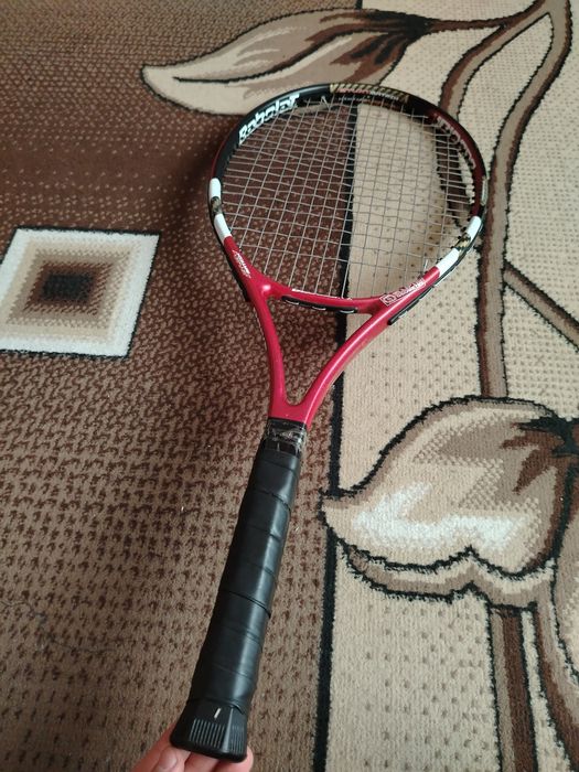 Теннисная ракетка