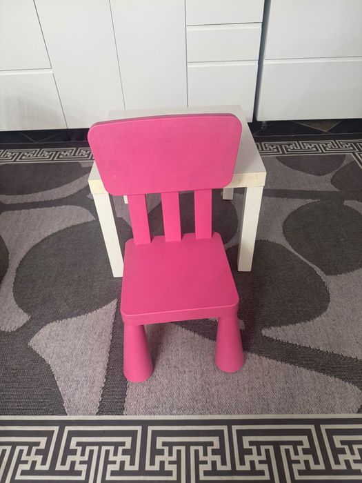 Продам детский стол со стулом икеа