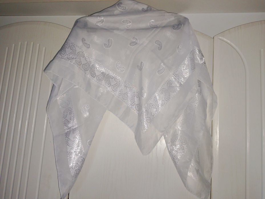 Срочно продам шарф и платки.