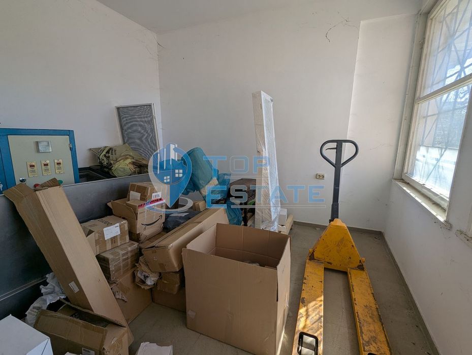 Промишлено помешение на центъра на село Първомайци, област Велико Тър