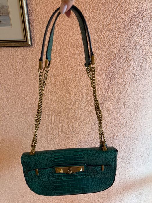 кожена чанта Guess