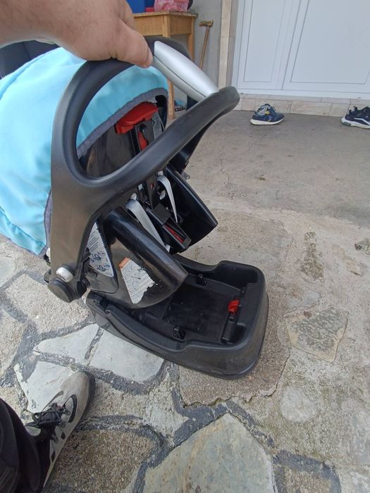 Кошче за кола chicco с основа