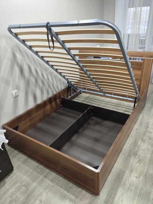 Продам кровать 140*200