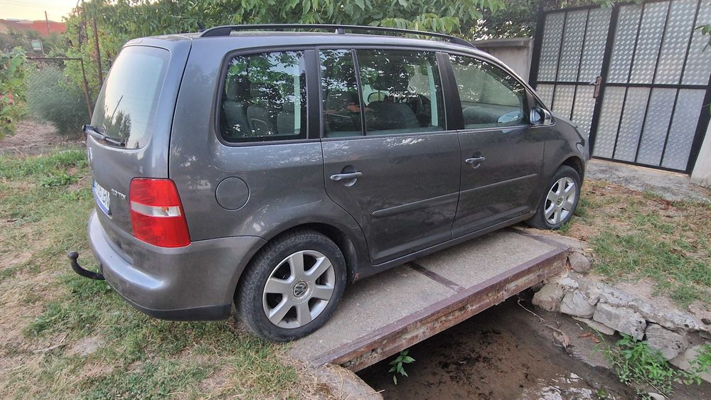 Vand urgent vw touran 2000 euro