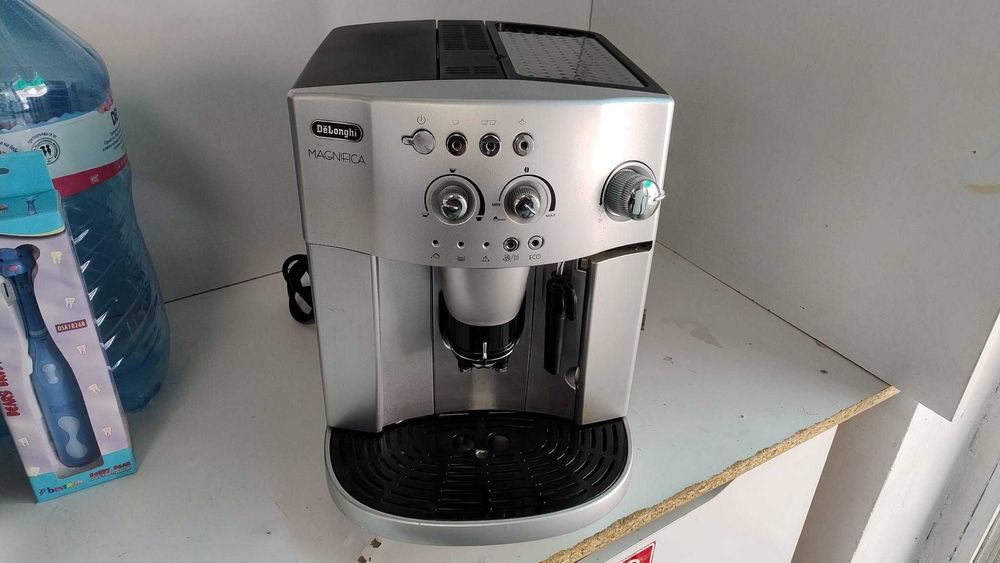 *ПРОМО* Иноксова Кафемашина-Кафе Автомат Delonghi 1450 W 15 бара Inox