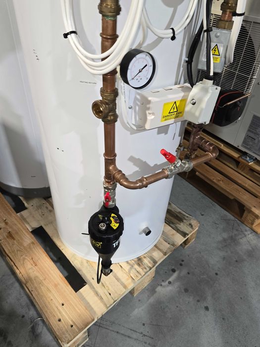 Неръждаем бойлер 250 литра със 3 квадрата серпентина