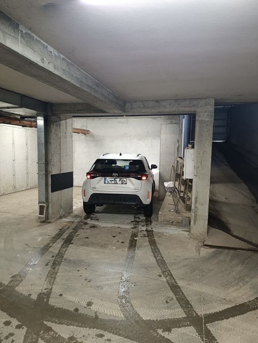 Продава се паркомясто от подземен паркинг до рампа