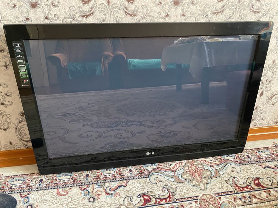 Телевизор LG диагональ 107 см.