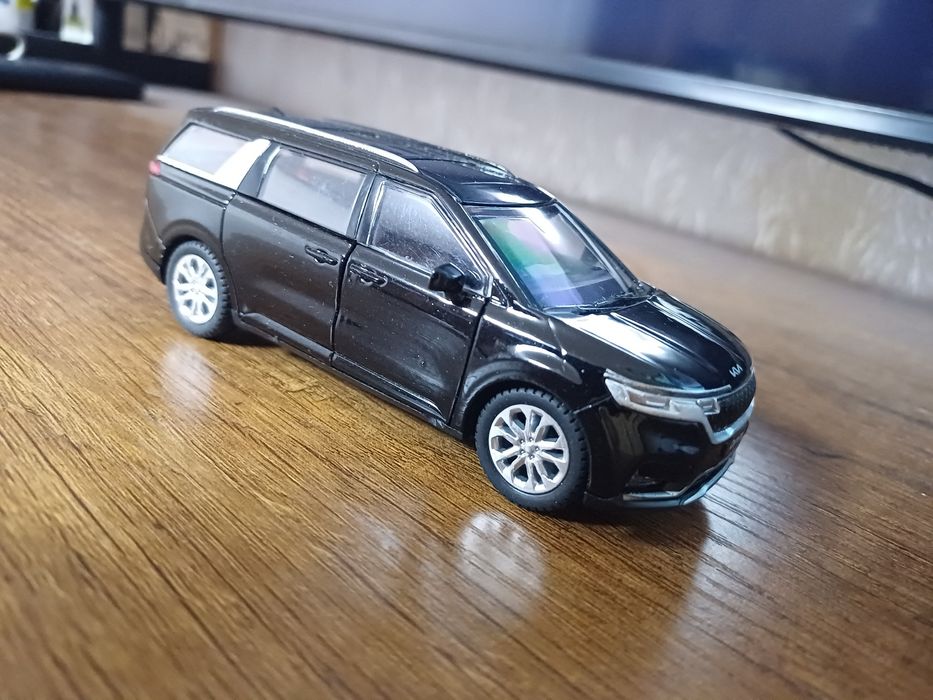 Игрушка модель kia carnival