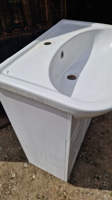 Раковина с тумбочкой
