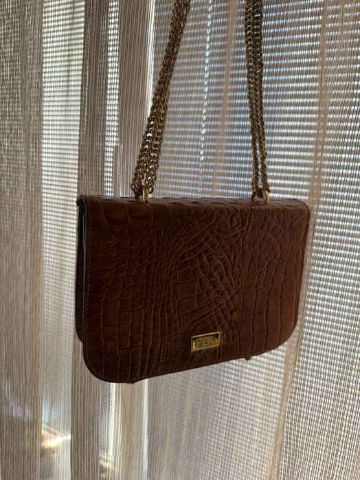 Дамска чанта естествена кожа.