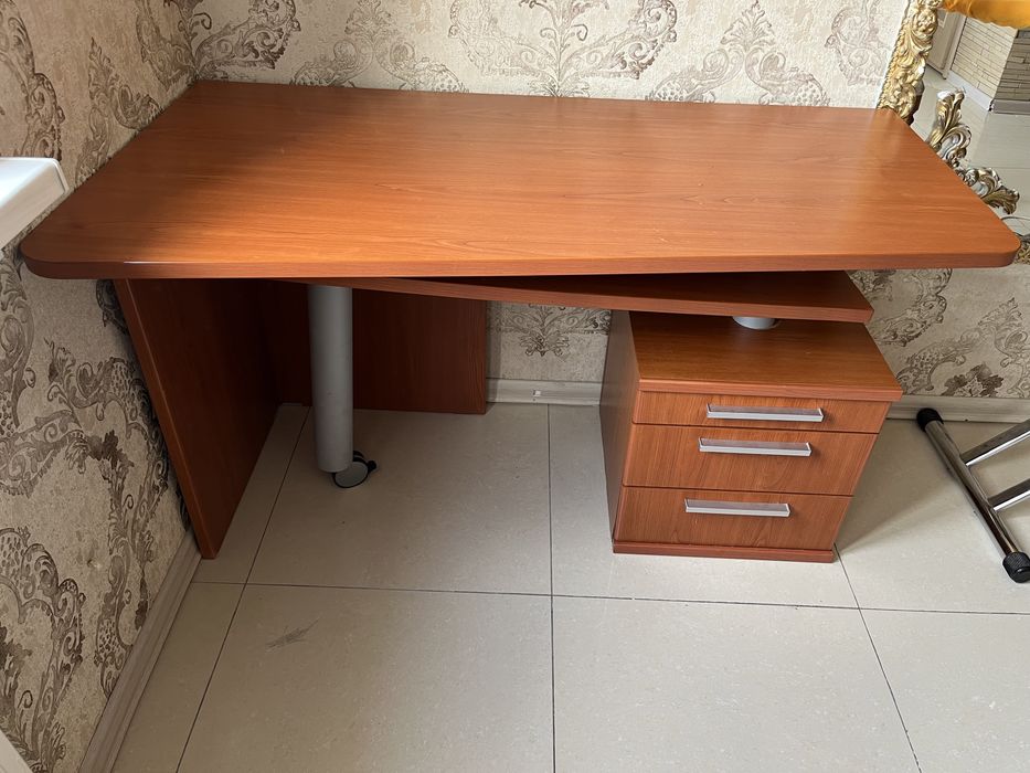 Интересный Стол рабочий