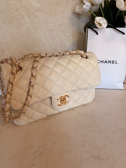 Дамска чанта Chanel Classic среден размер екрю