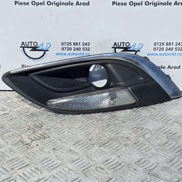 Grila proiector dreapta Opel Astra J Facelift