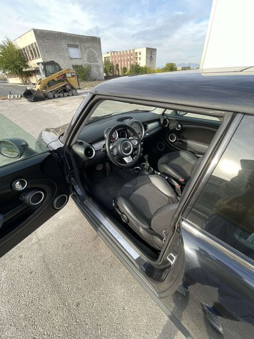 Продавам Мини Купър