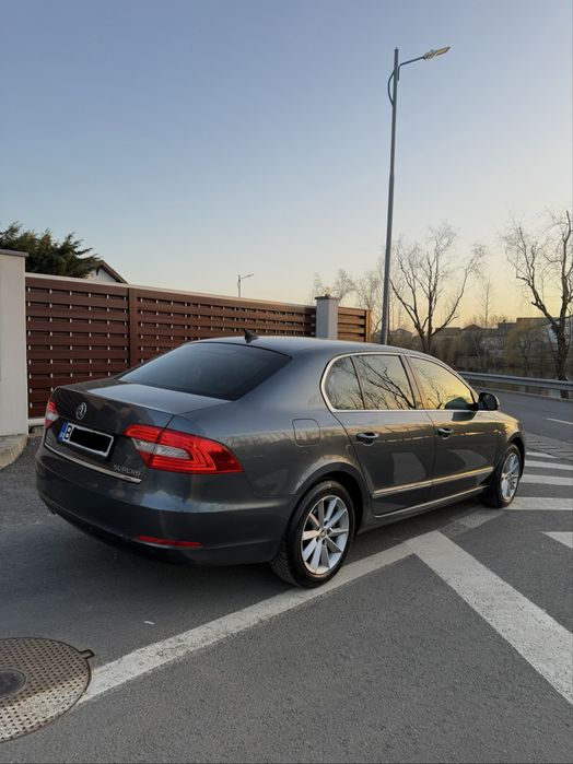 Vând Skoda Superb
