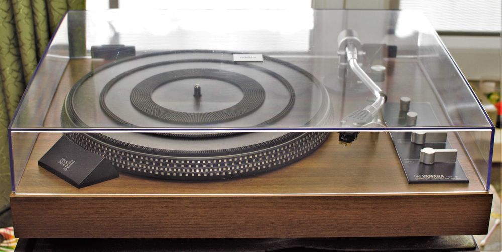 Проигрыватель виниловых дисков Yamaha YP 511