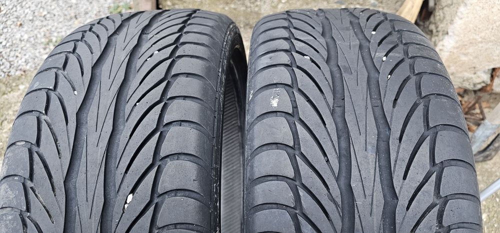 Продавам 2бр гуми летни 215 40 17