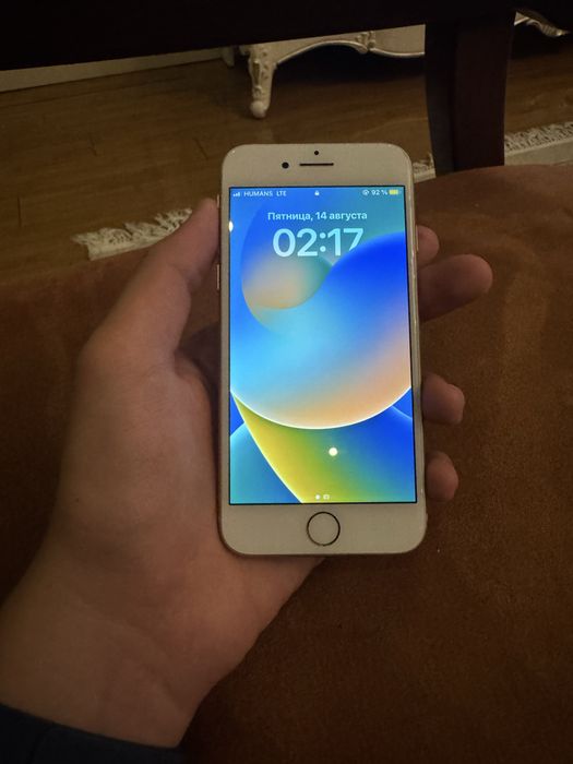 iPhone 8 Gold.