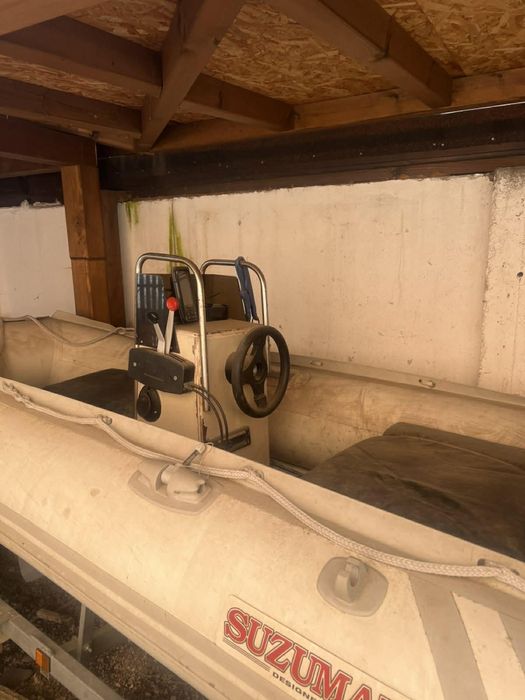 Лодка RIB с двигател