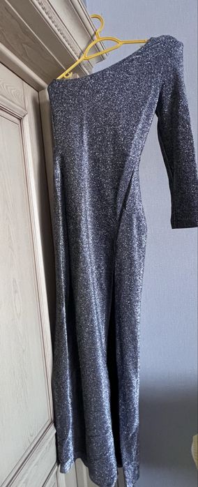 Продам женское платье  в отличном срстрянии .