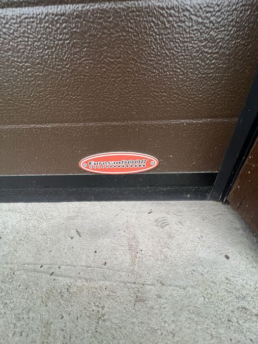 Usa garaj cu telecomanda