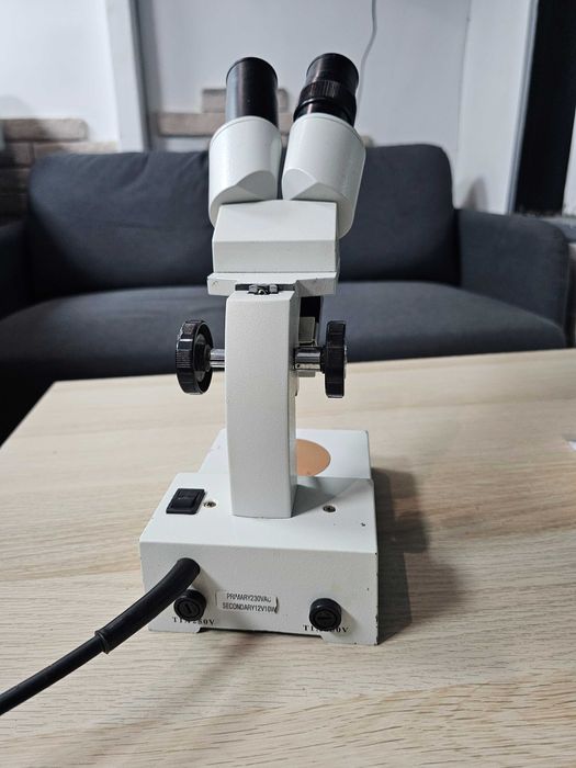 Бинокулярен технически микроскоп