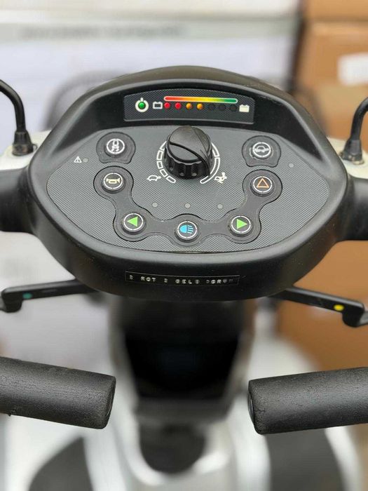 Електрически скутер акумулаторна количка за трудно подвижни