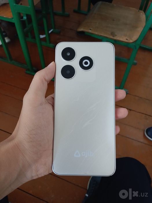 Ajib i 10 telefoni