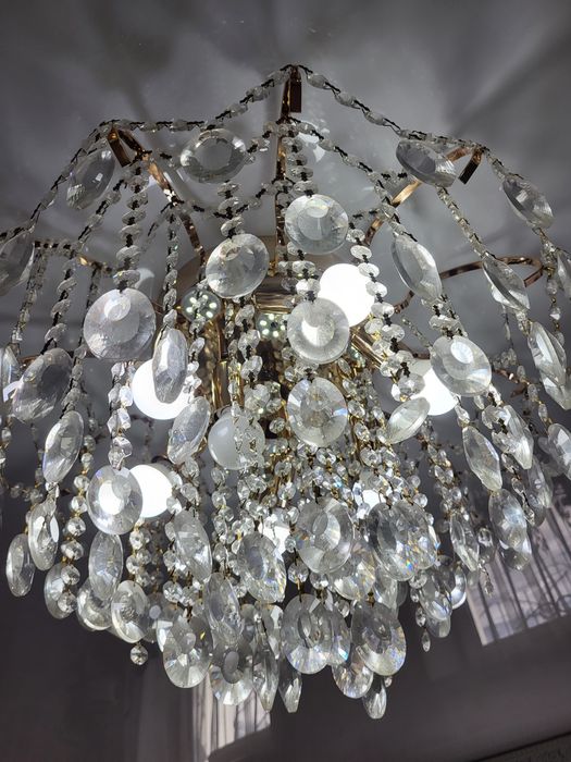 Люстра с белыми хрусталиками