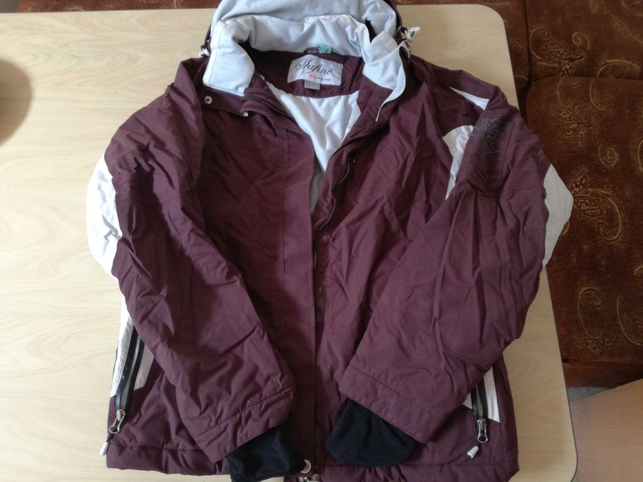 Продавам дамско скиорско яке