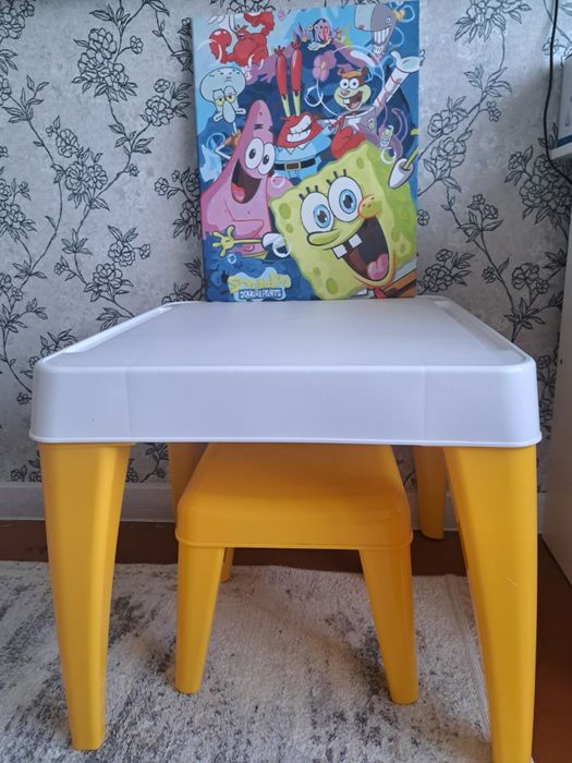 Продам детский стол