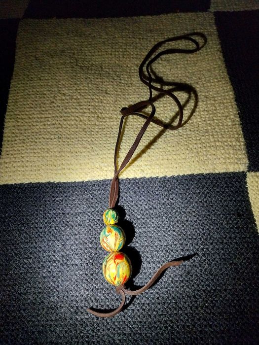 Колиета от велур и дърво/пластмаса