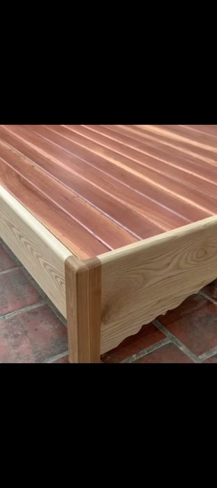 Кровать из дерева