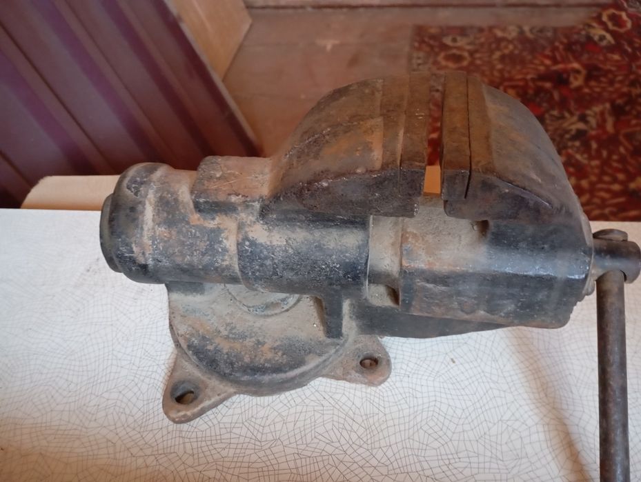 Тиски российский сотилади