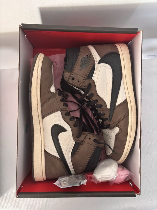 Jordan 1 Travis Scott