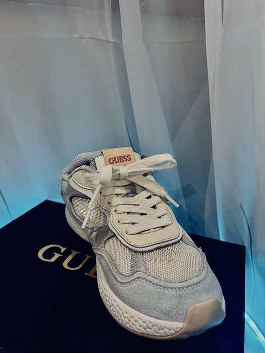 Дамски спортни обувки Guess – размер 39