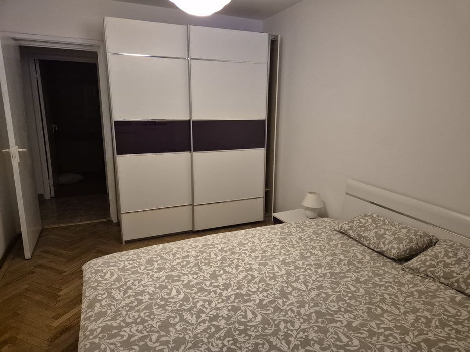 Inchiriez apartament 3 camere central