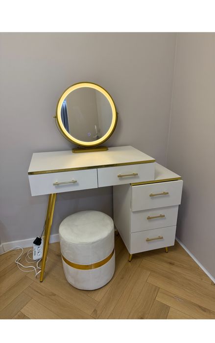 Туалетный столик