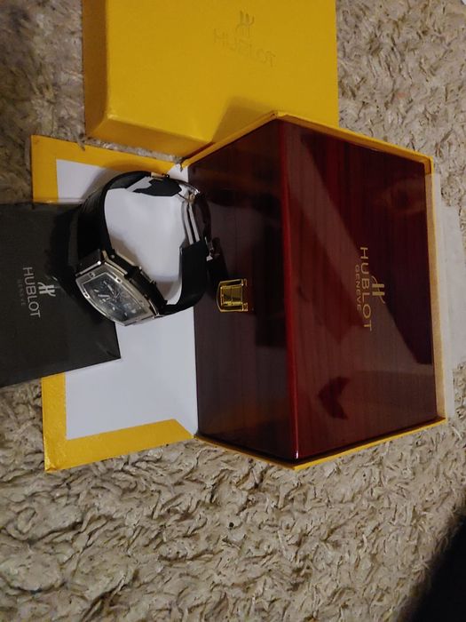 Продам часы Hublot