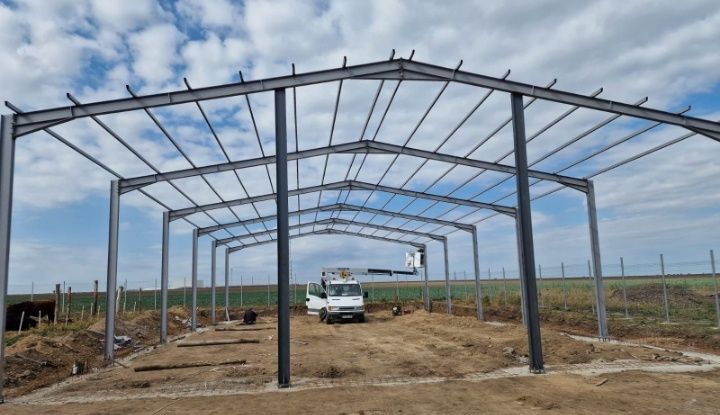 Vand hală metalică  10x30x4 din ipe de 220 cu tot cu montaj  sau fara