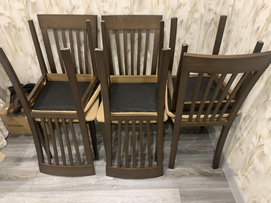 Продается стол со стульями