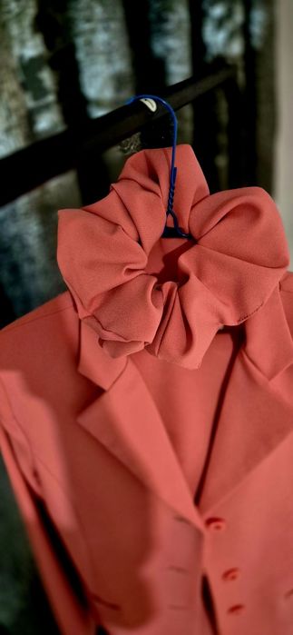 Дамски  костюм -корал