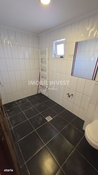 Casa de inchiriat, zona Centru, 2 corpuri, 400 mp teren